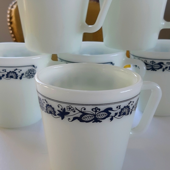 6 pyrex  white and blue mugs - Picture 3 of 4